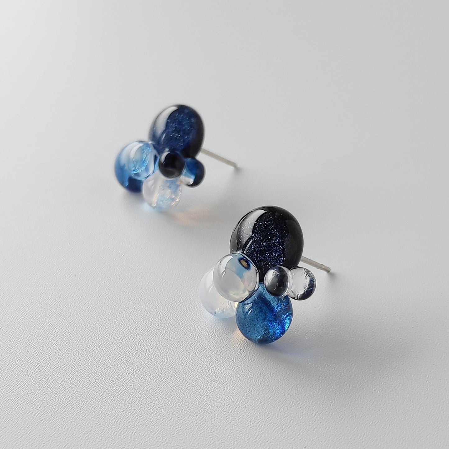 一期一会 ガラスのしずくピアス / イヤリング 夜空とオーロラ