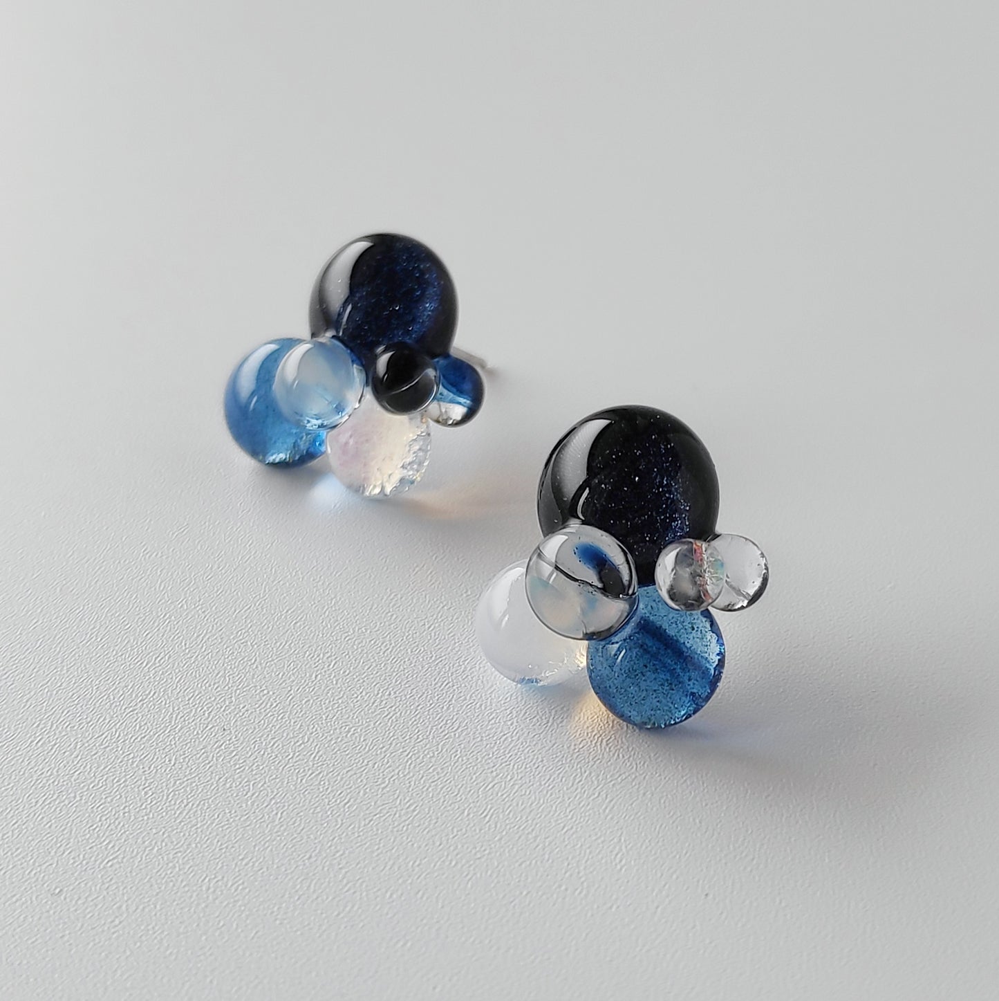 一期一会 ガラスのしずくピアス / イヤリング 夜空とオーロラ