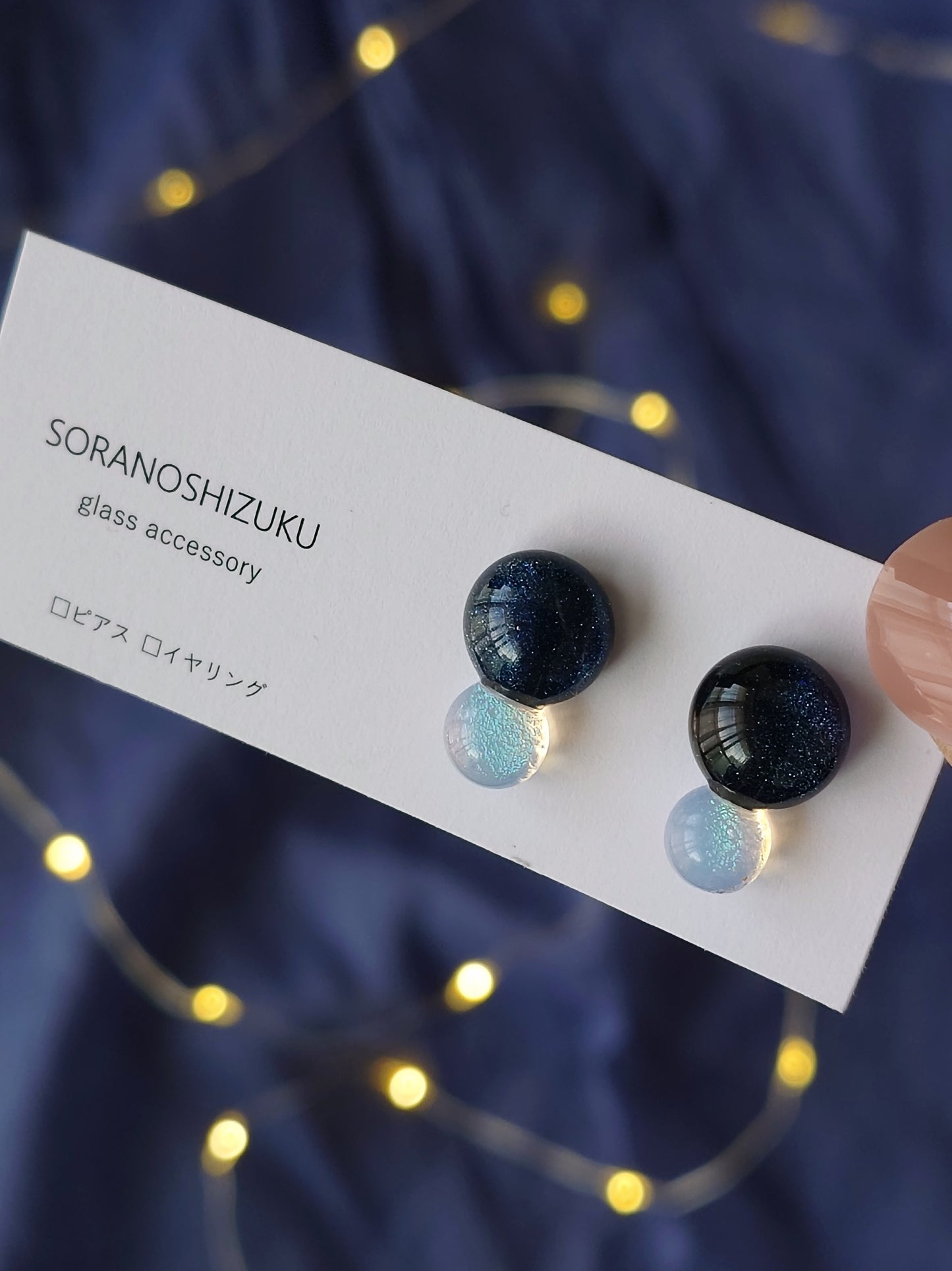 ガラスの2粒しずくピアス / イヤリング 夜空とオーロラ