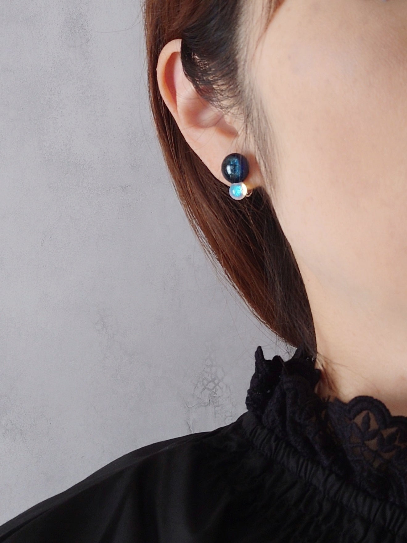 ガラスの2粒しずくピアス / イヤリング 夜空とオーロラ