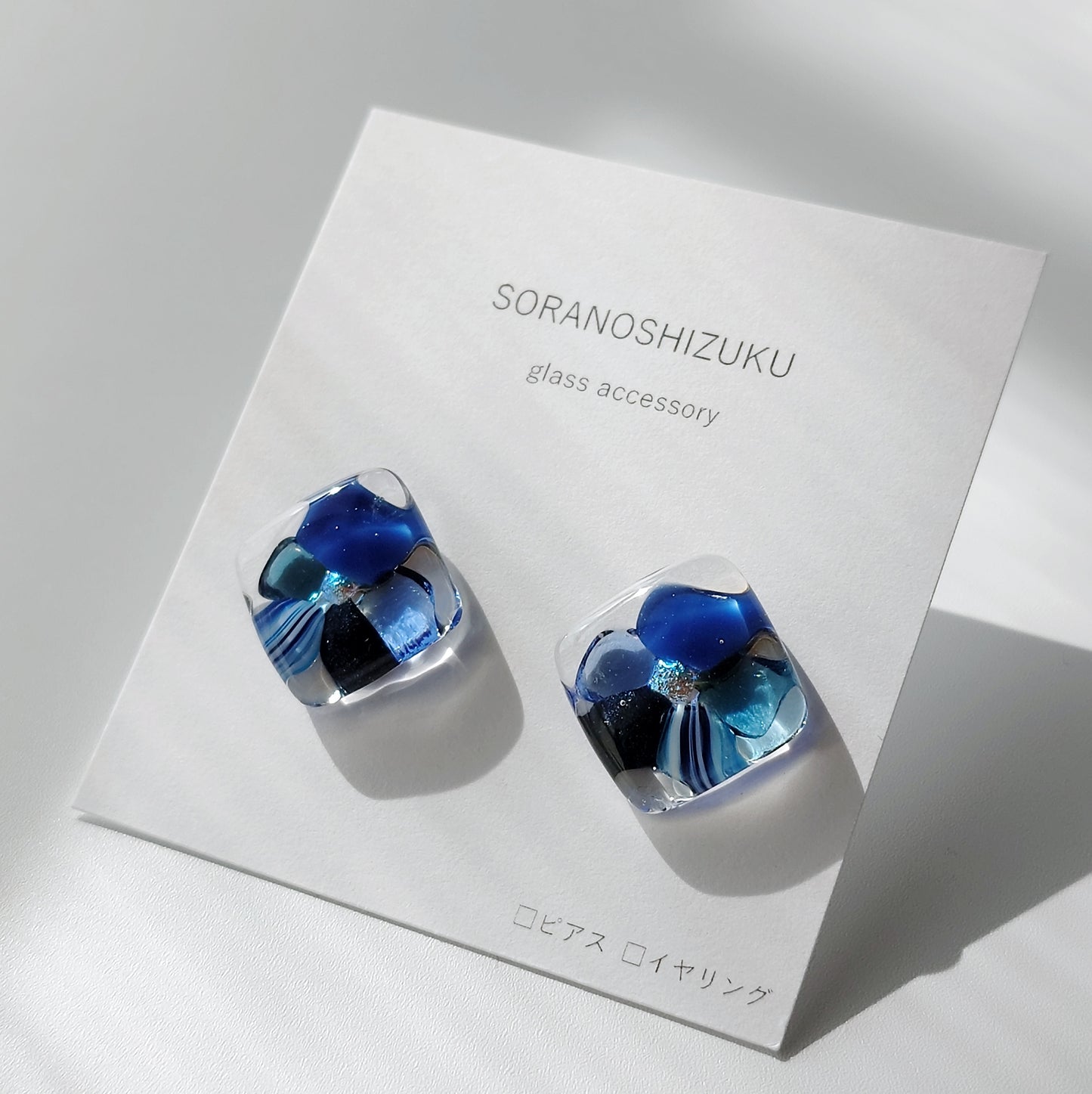 『夜花』square flower ガラスのピアス / イヤリング