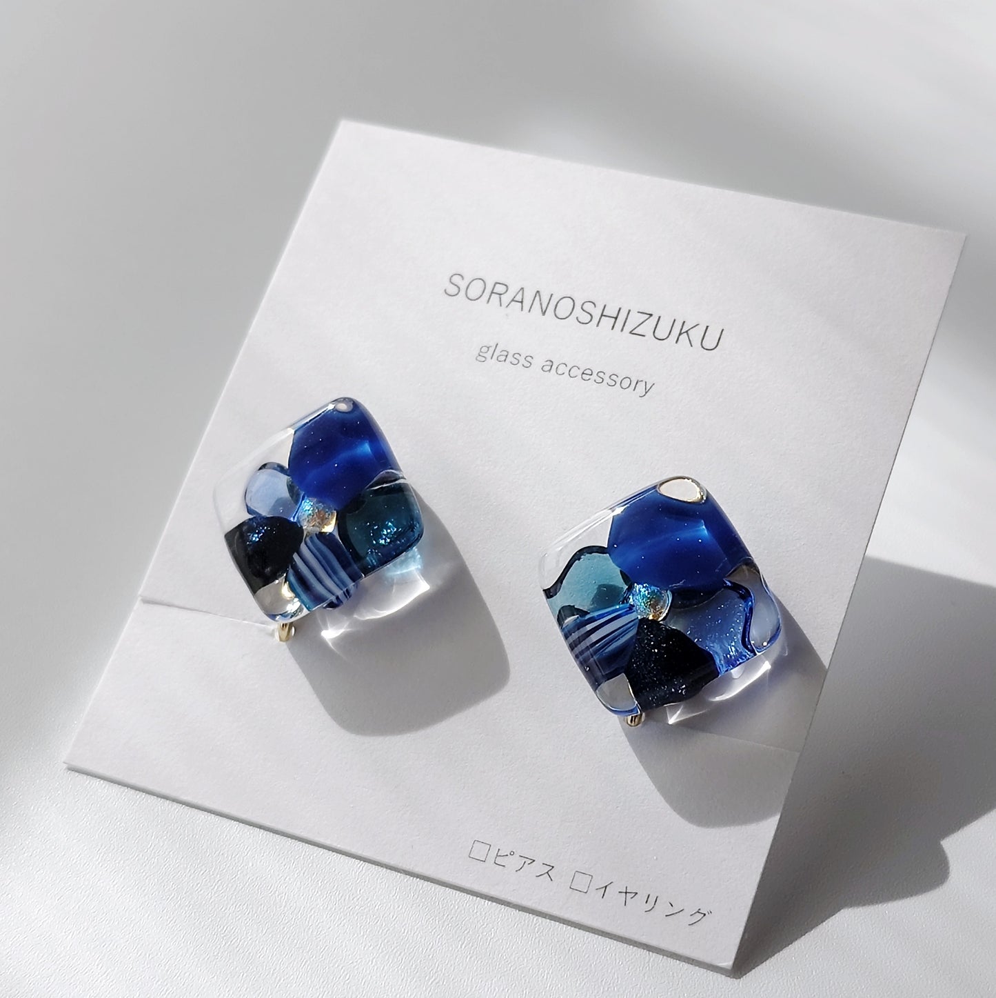 『夜花』square flower ガラスのピアス / イヤリング