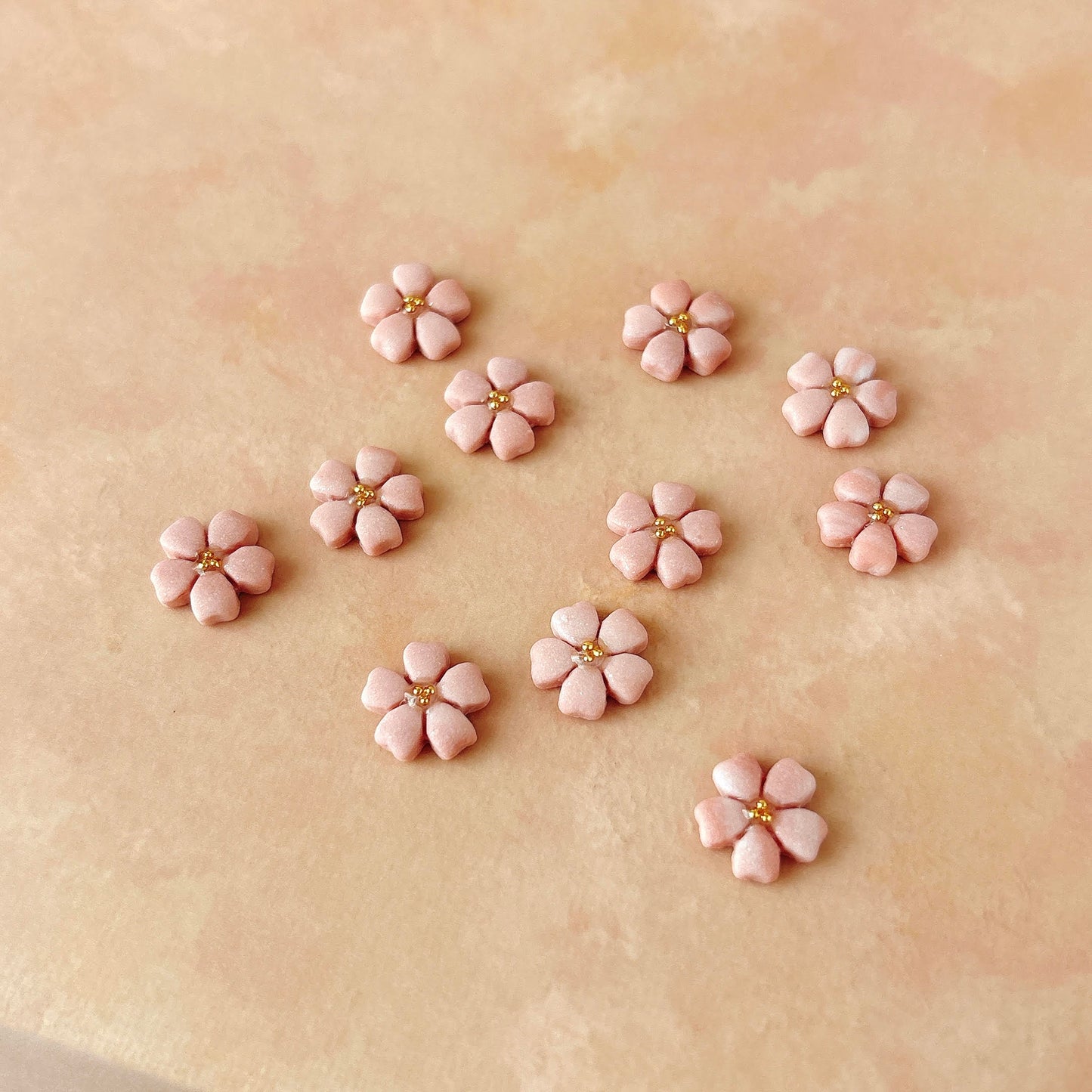 月に浮かぶ桜