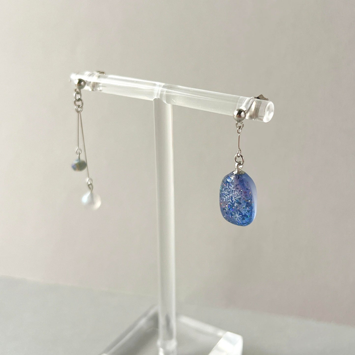 雪舞う冬の空 ピアス・イヤリング