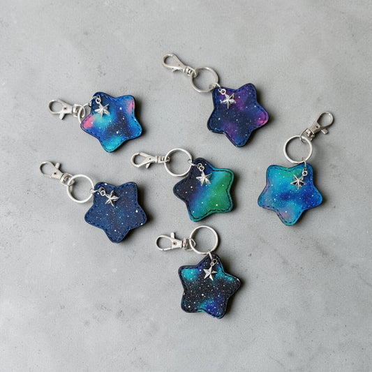 『星の銀河シリーズ』星のカケラ舞う銀河の星のキーホルダー（シルバーバージョン）