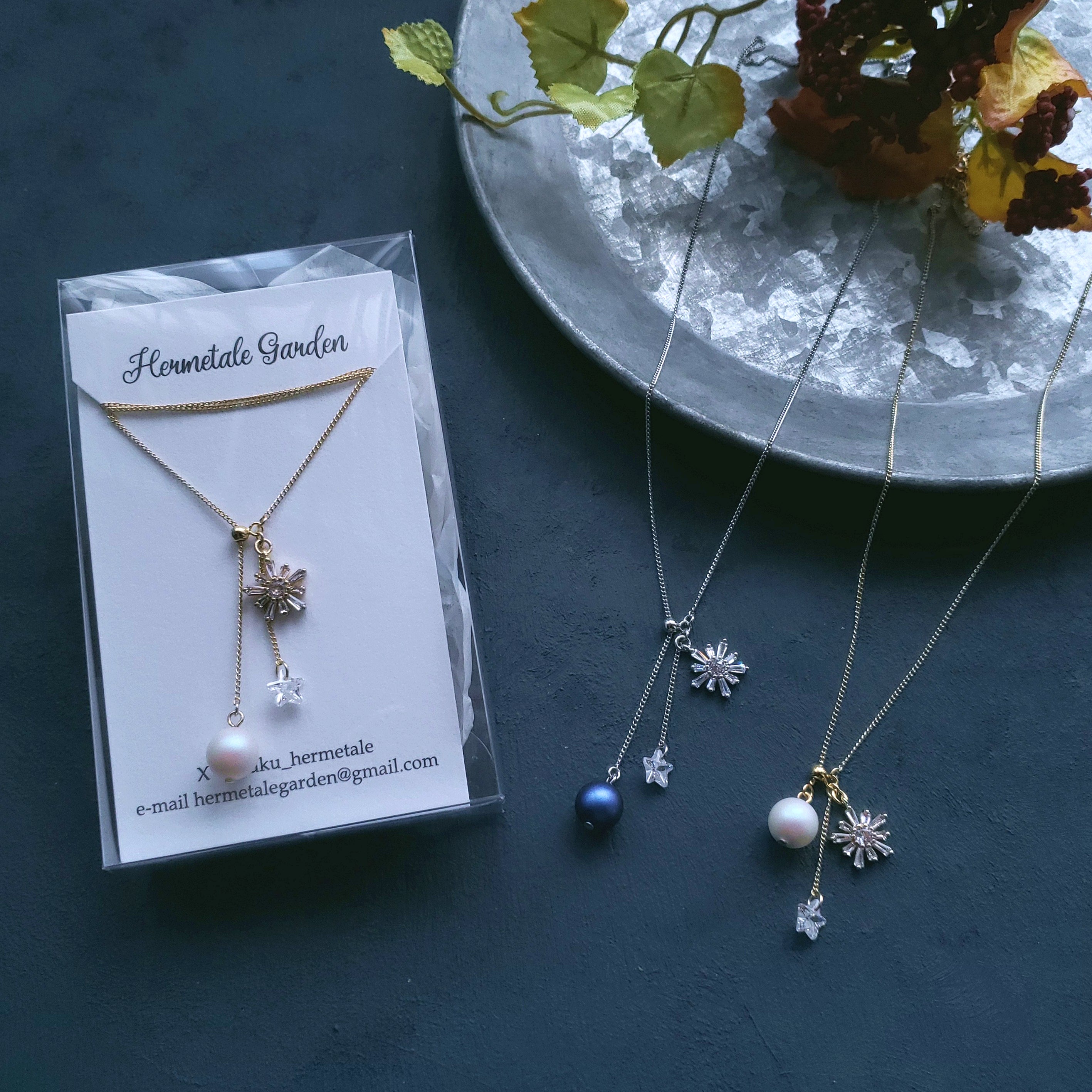 第二弾！年末値引き！新品！スワロスキーフラワーモチーフ ネックレス 期間限定】スノーフラワーと星降るネックレス – 宙フェス夜市