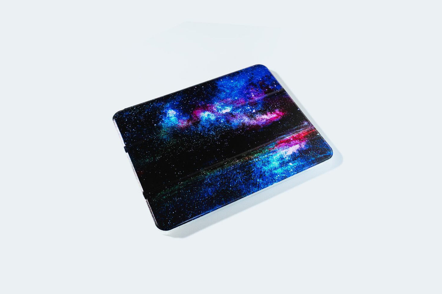 【iPadケース】銀河を漂う景色を描いた、iPadケース