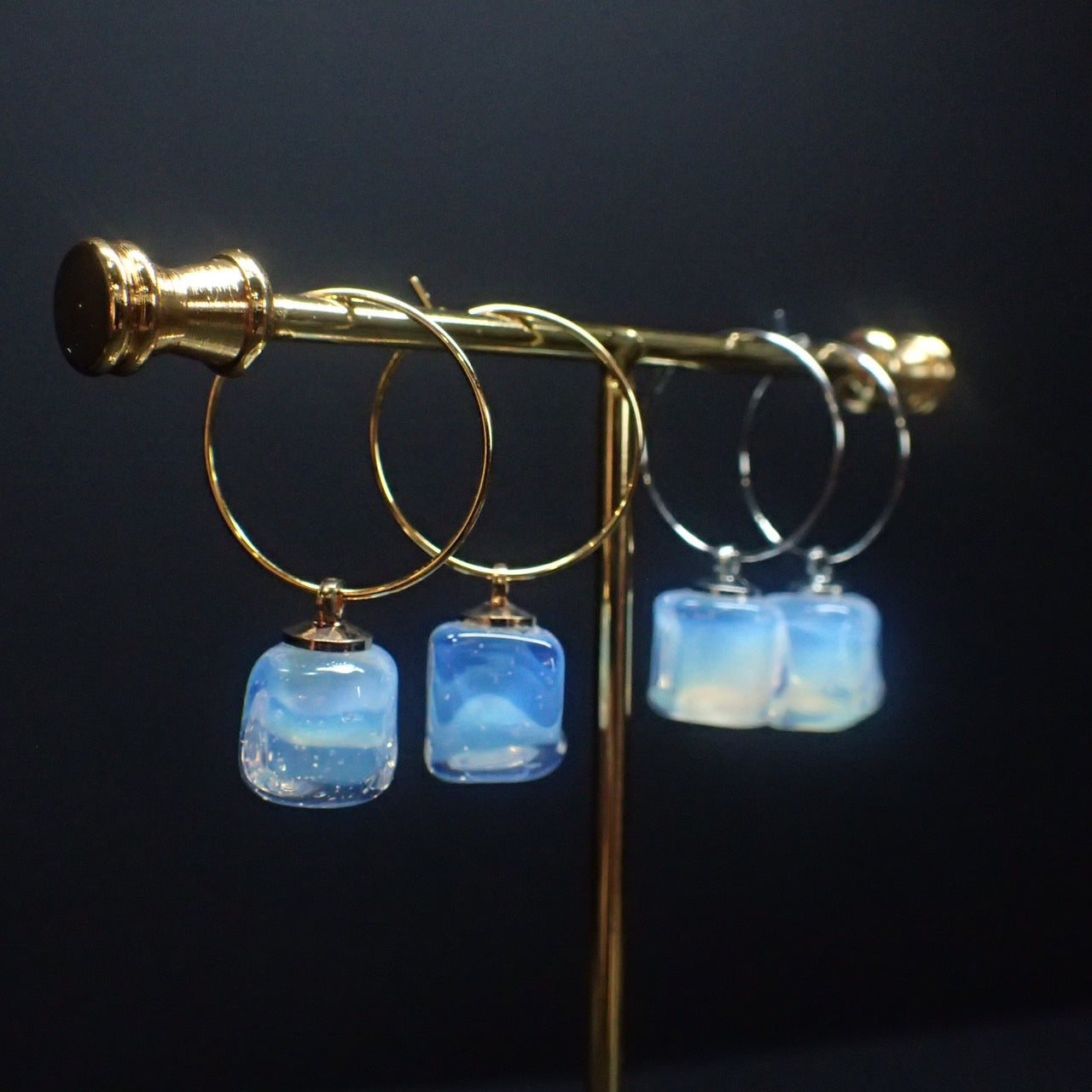 「氷星」ガラスフープピアス