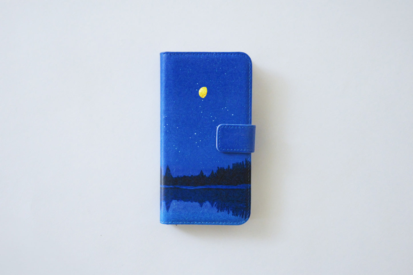【My Moon】輝く夜空と湖を描いた、手帳型スマホケース