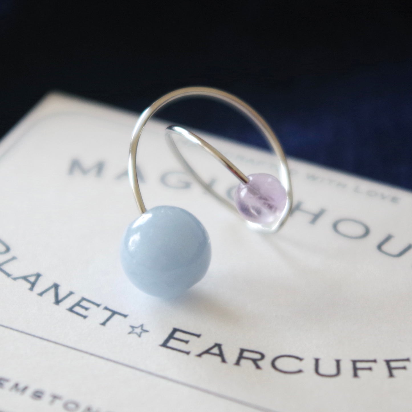 天然石イヤーカフPlanet「地球の影」