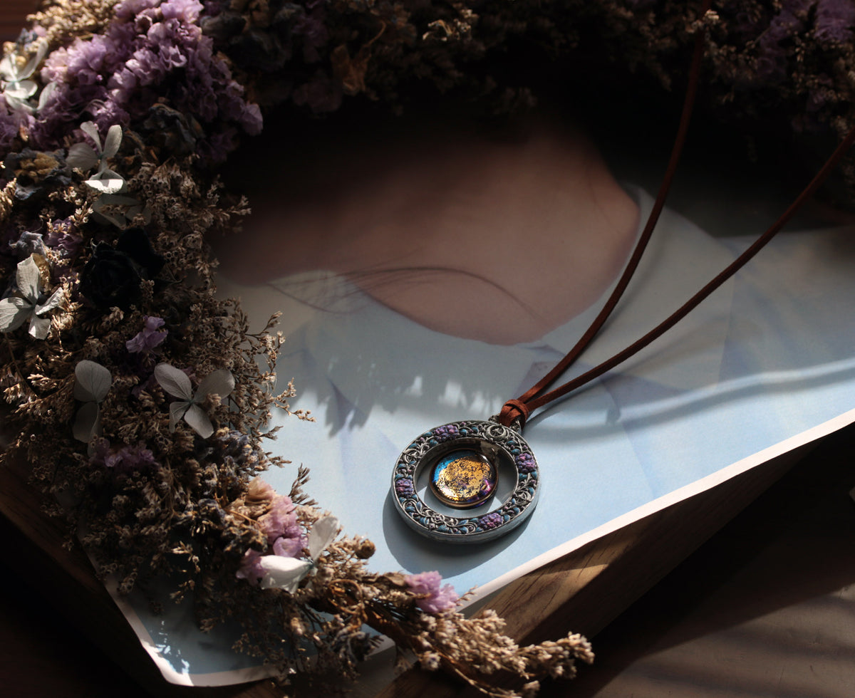 Arcane Bloom 「金蒼の月：ネックレス」
