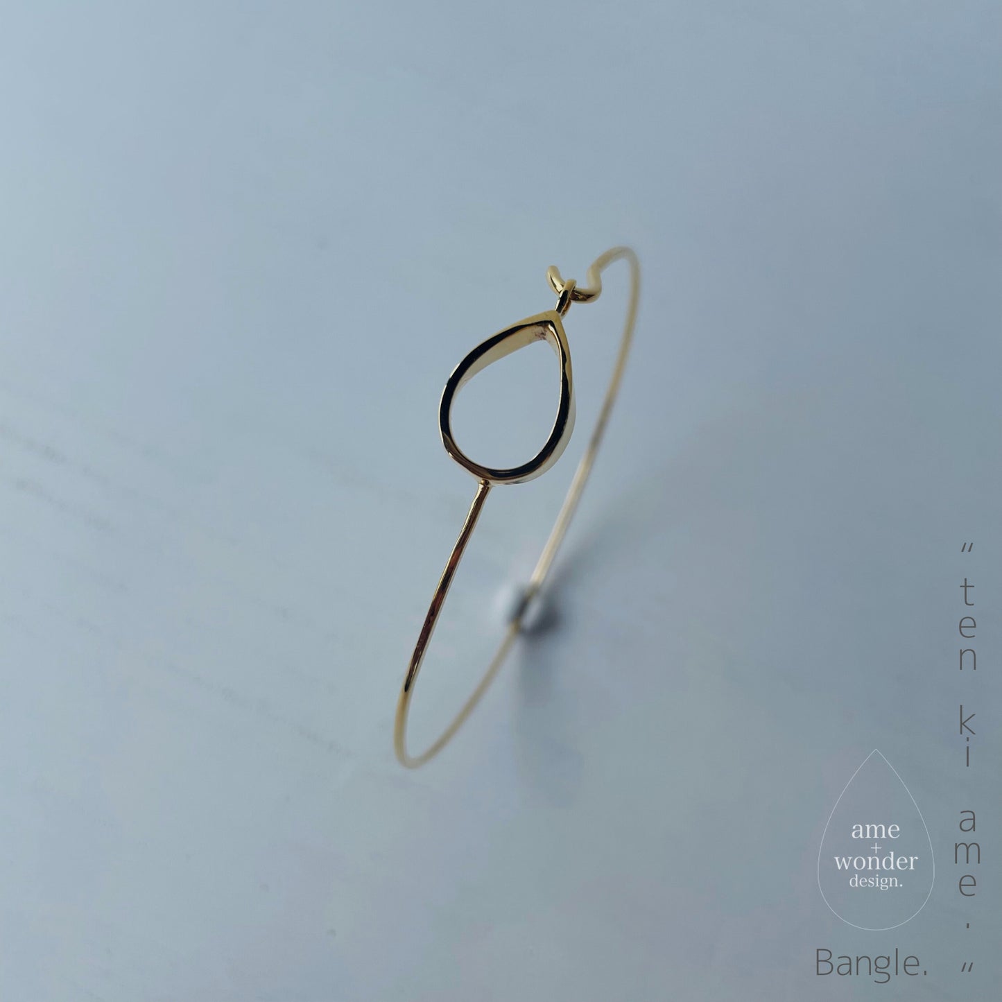 ten ki ame. / Bangle.