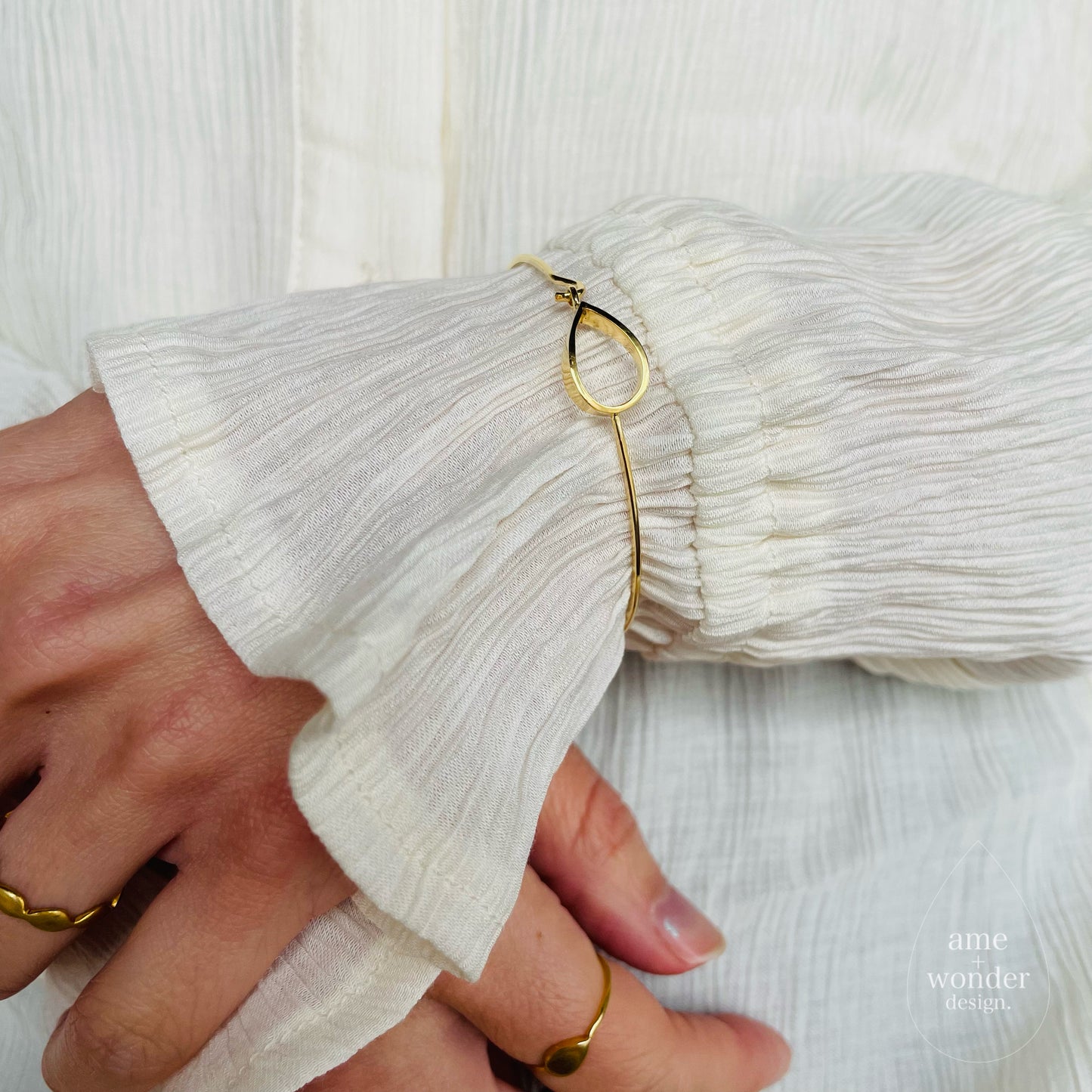 ten ki ame. / Bangle.