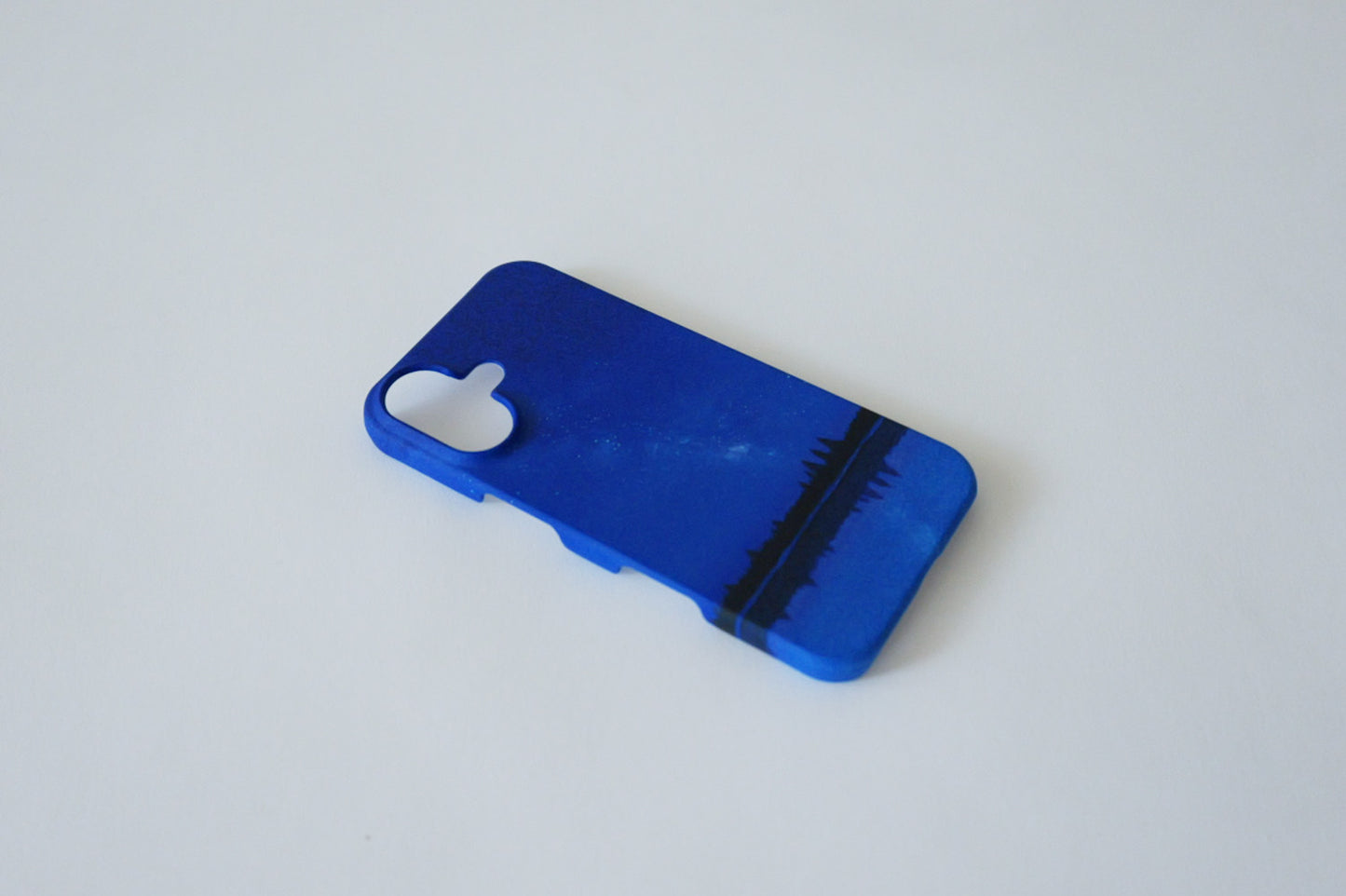 【MyMoon/スマホケース】輝く夜空と湖を描いた、スマホケース