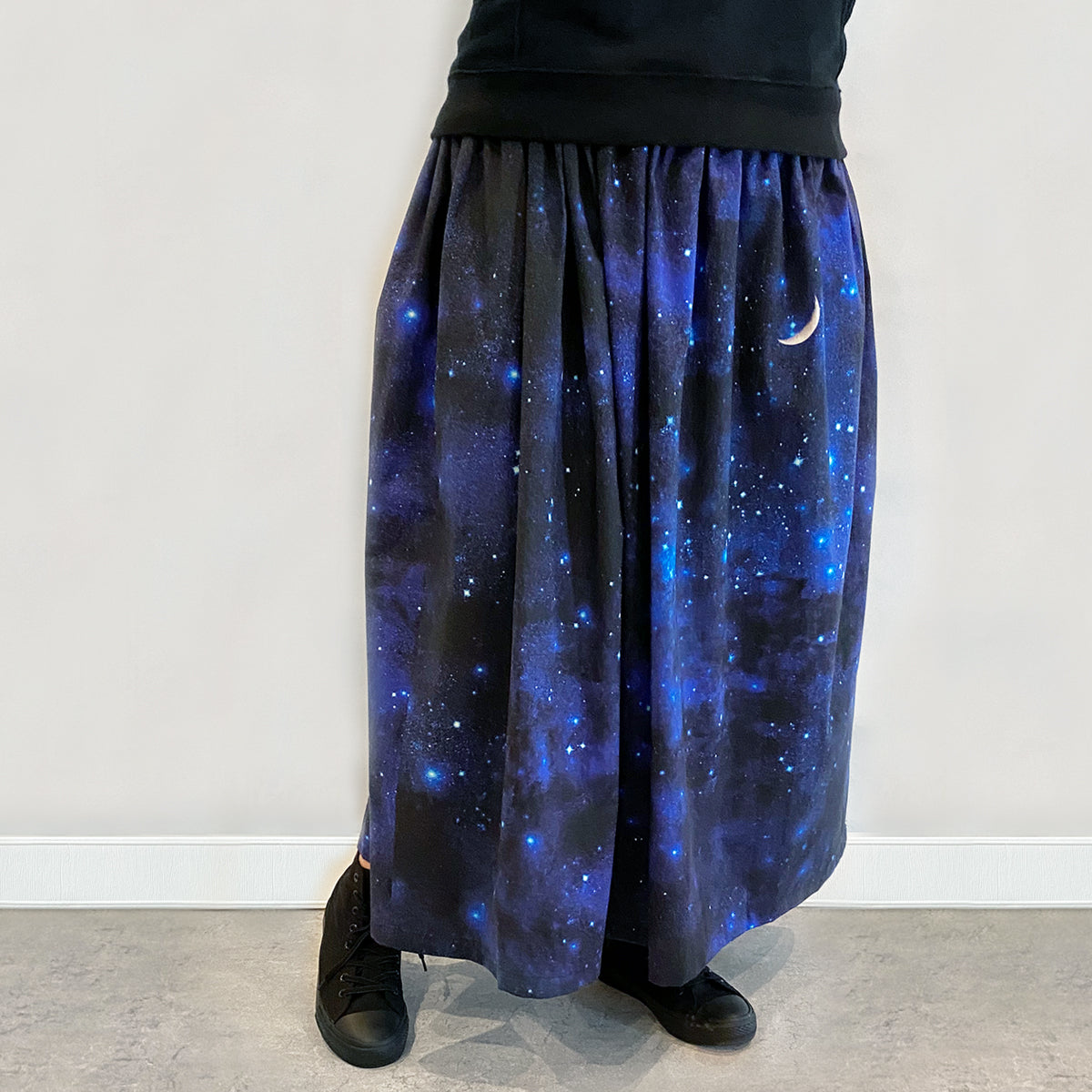 濃藍の夜空と三日月/ギャザースカート