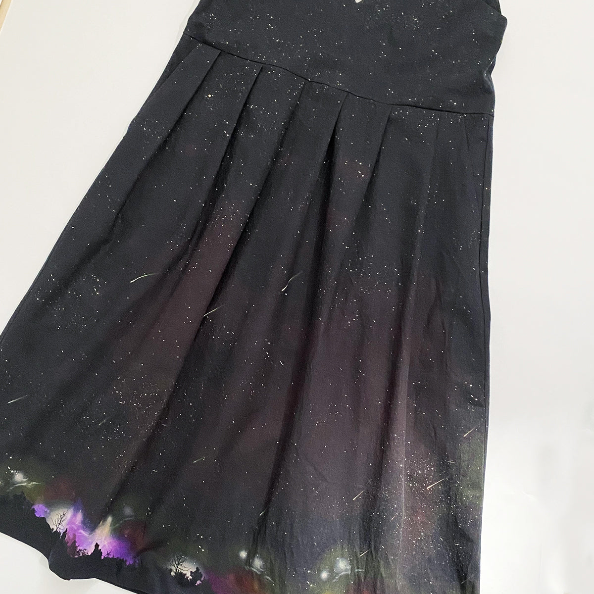 夜空を着飾る 流星BLACK柄/Vネックジャンパースカート ワンピース
