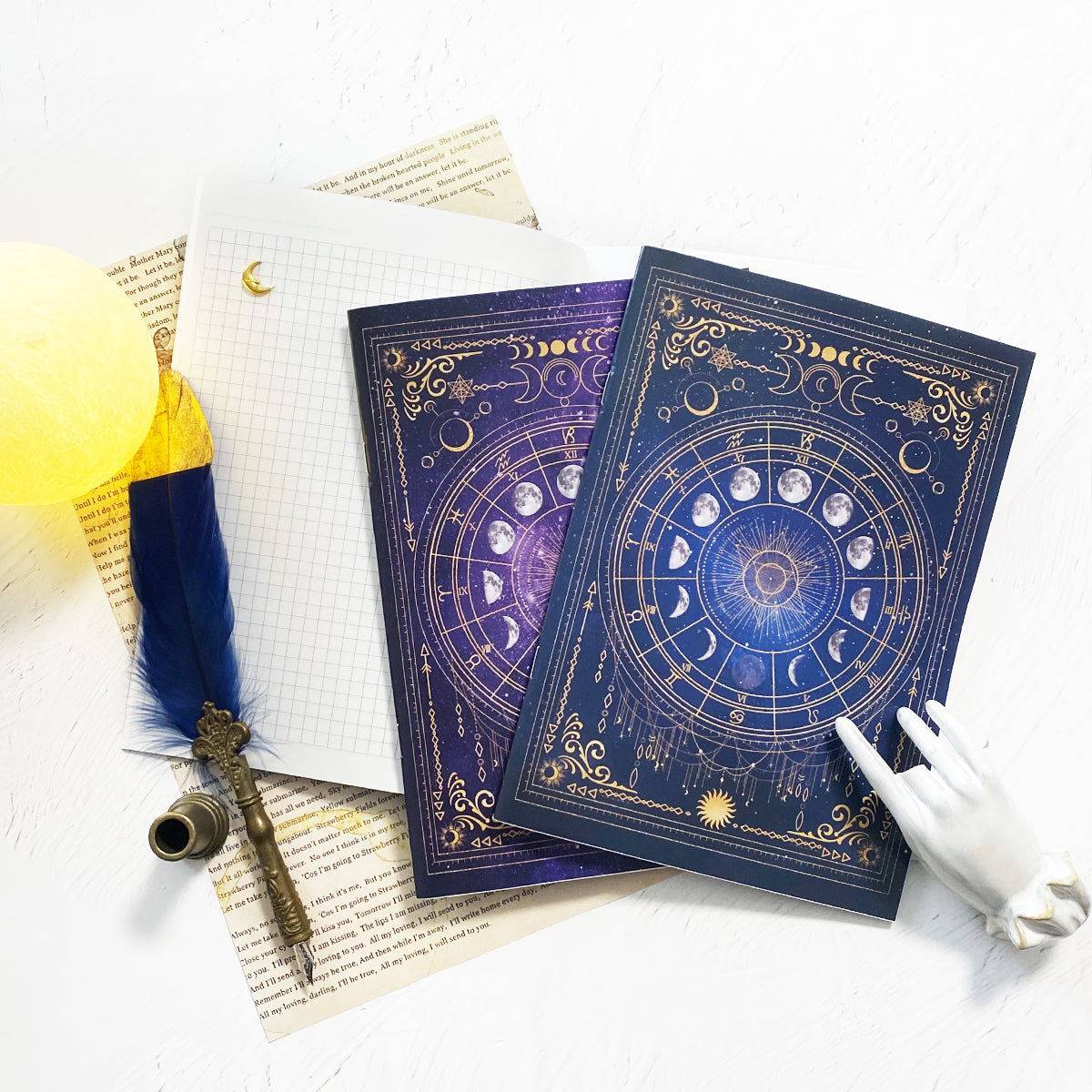 【A5方眼紙ノート】魔法の本のようなノート "月の満ち欠け12星座"