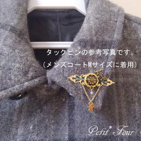 少年時計職人の旅立ちタックピン（ブローチ）