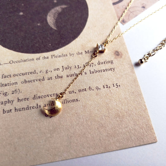 クレセントムーンネックレス