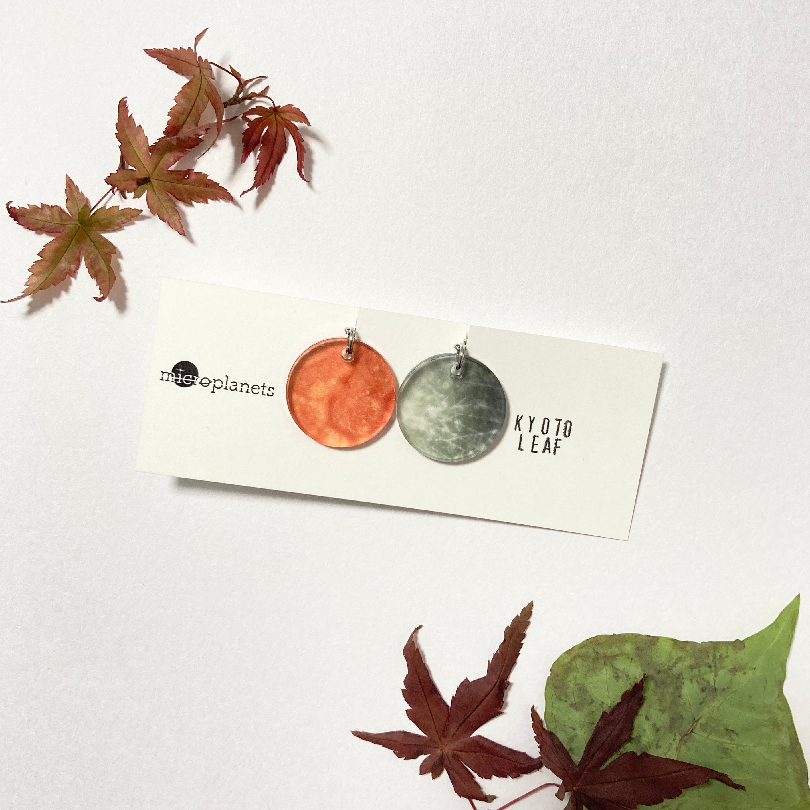 microplanets 「京都の秋の葉っぱ」イヤリング・ピアス – 宙